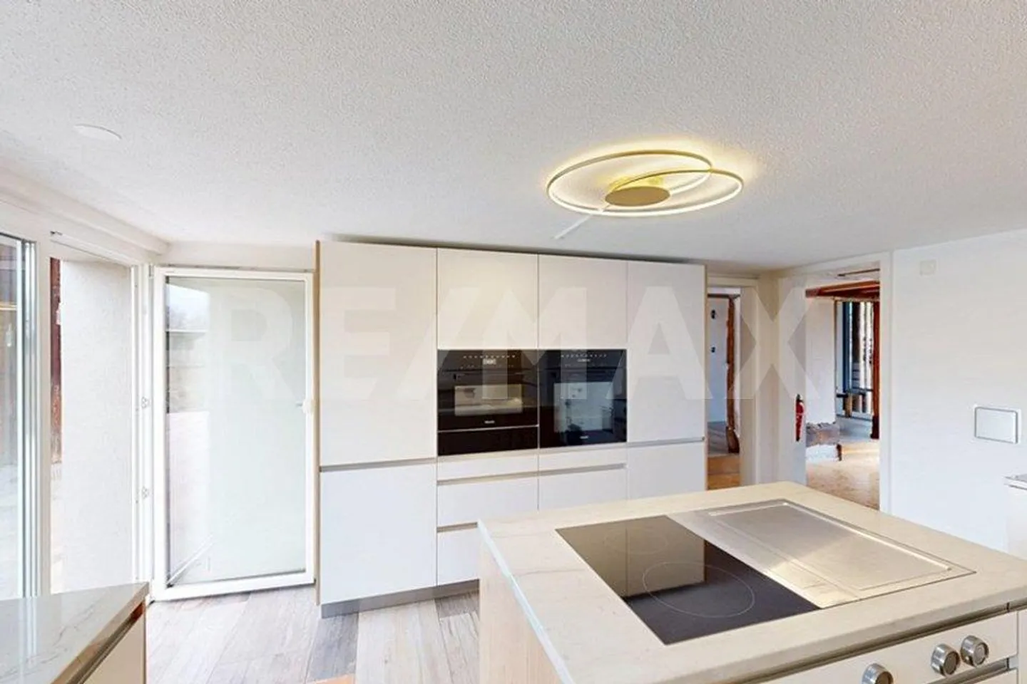 Casa di 6 stanze elegantemente curata con piscina naturale e grande giardino - Foto 6 di 13