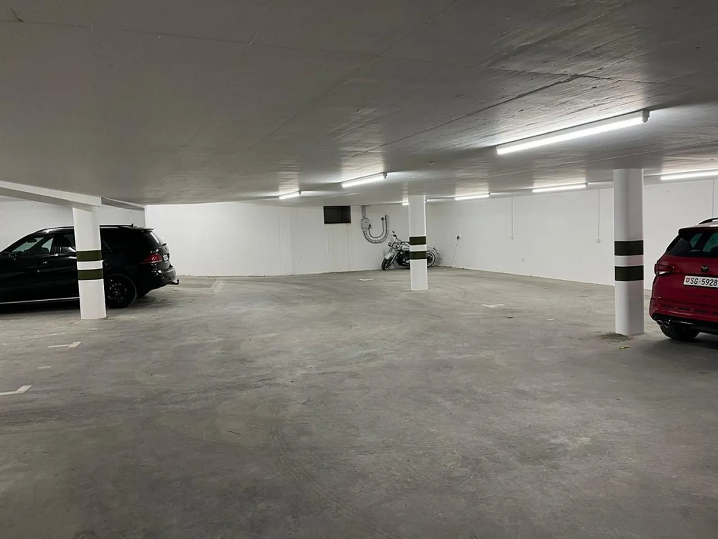 Tiefgaragenparkplätze - Foto 1 von 2