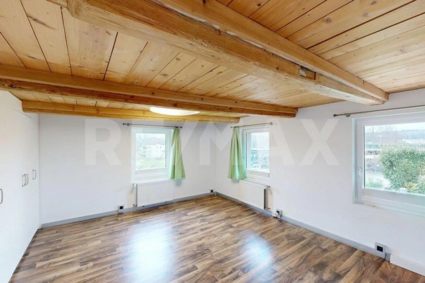 Casa di 6 stanze elegantemente curata con piscina naturale e grande giardino - Foto 11 di 13