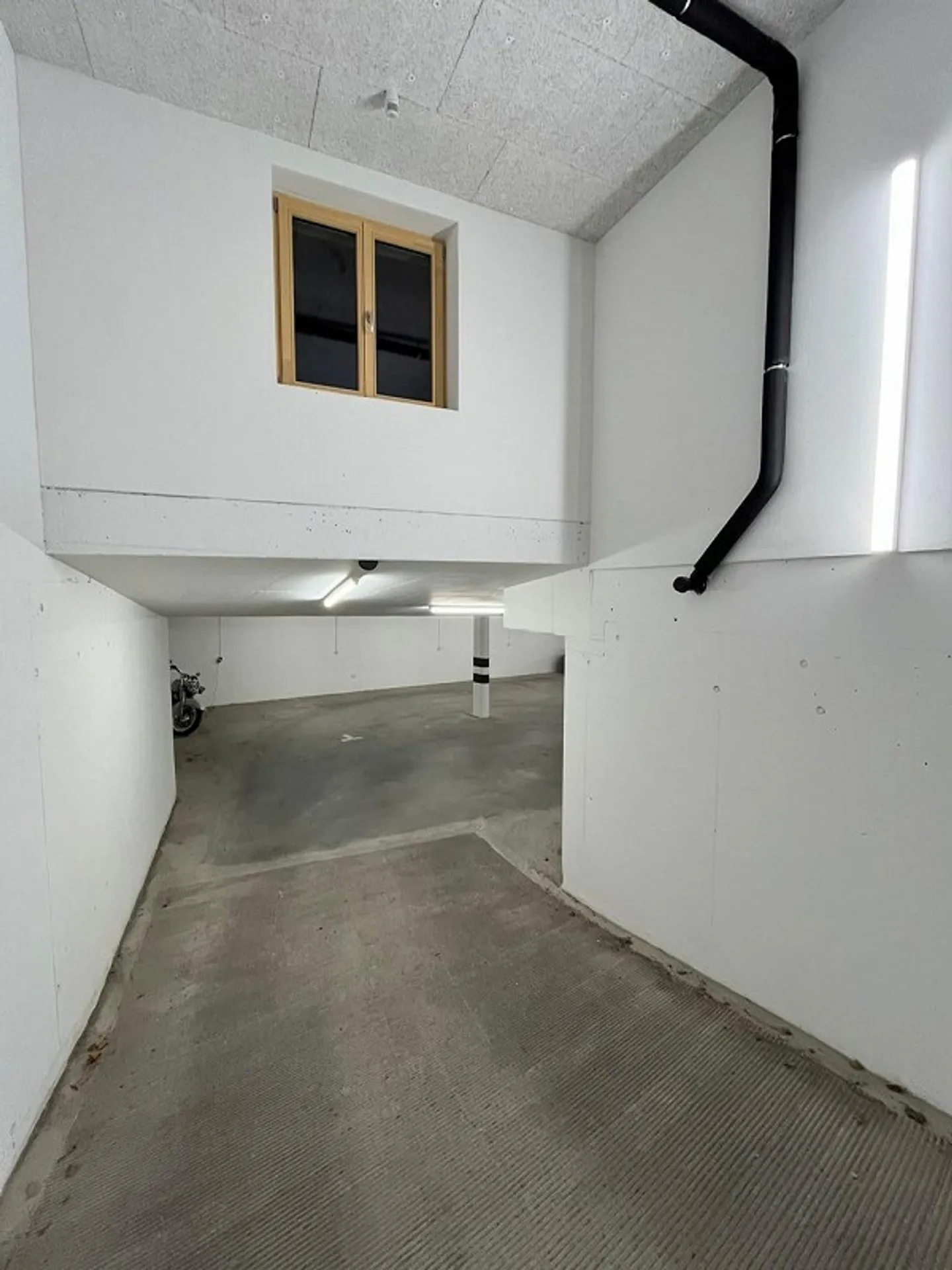 Tiefgaragenparkplätze - Foto 2 von 2