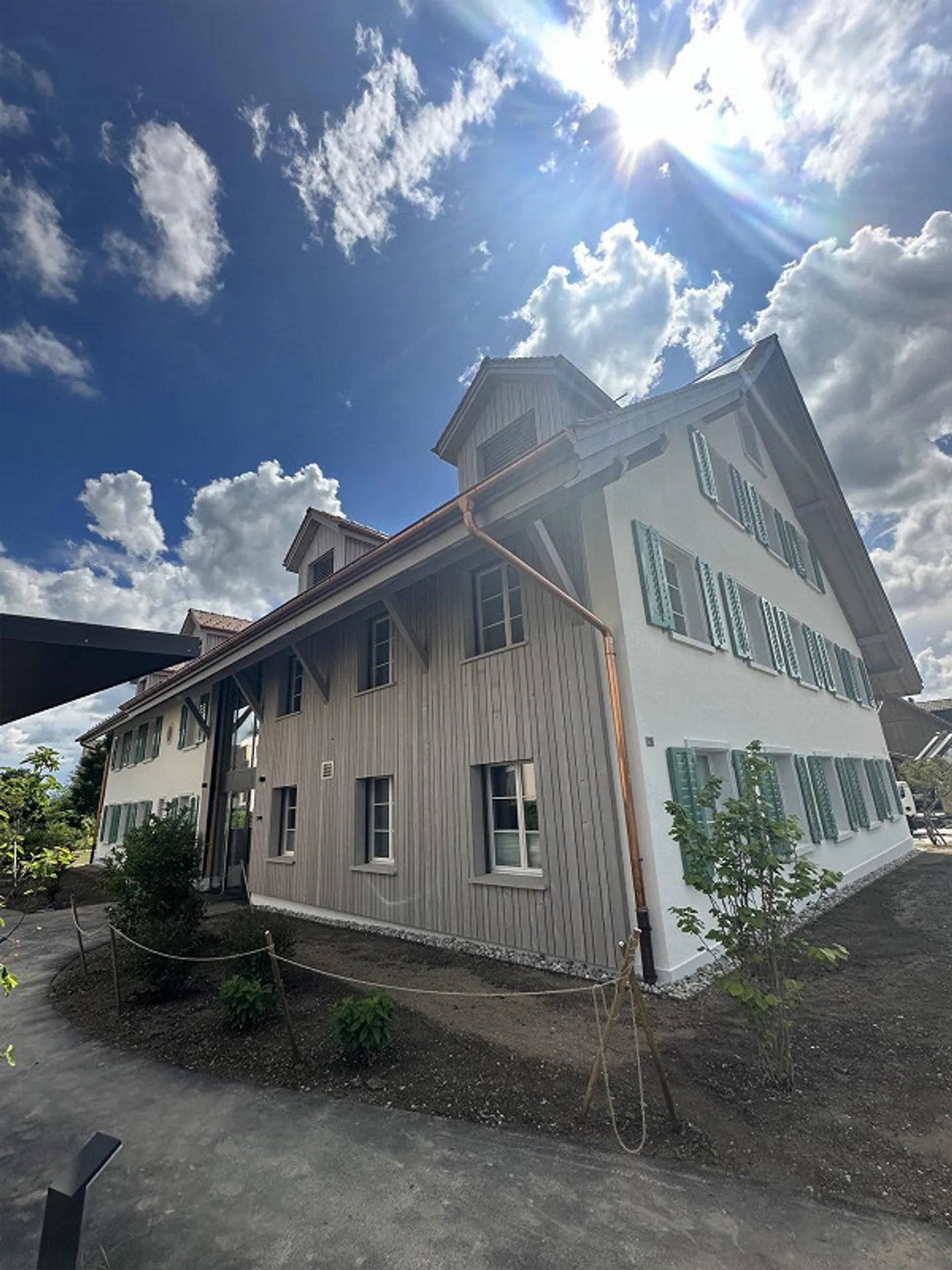 Moderno appartamento di 3,5 stanze al piano terra a Nürensdorf - Foto 1 di 11