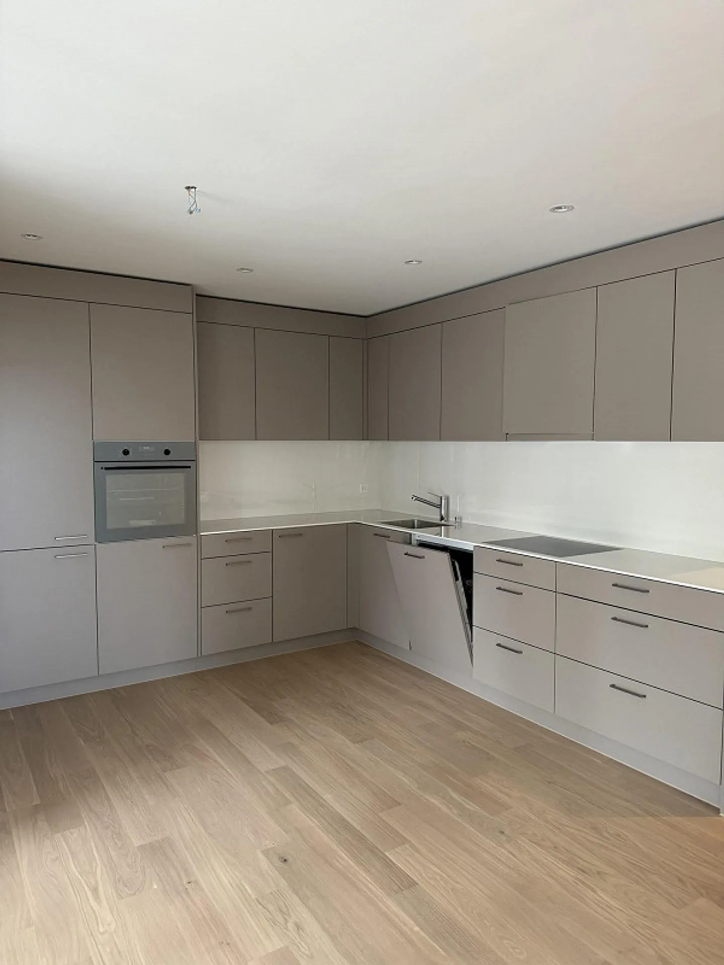 Moderno appartamento di 3,5 stanze al piano terra a Nürensdorf - Foto 9 di 11