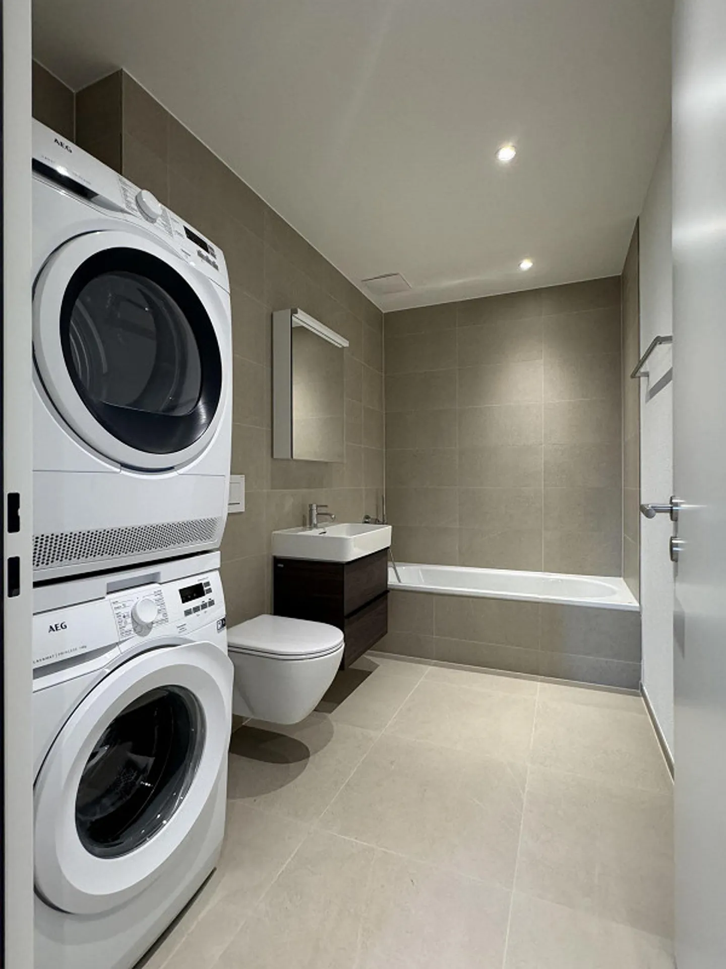 Moderno appartamento di 3,5 stanze al piano terra a Nürensdorf - Foto 5 di 11