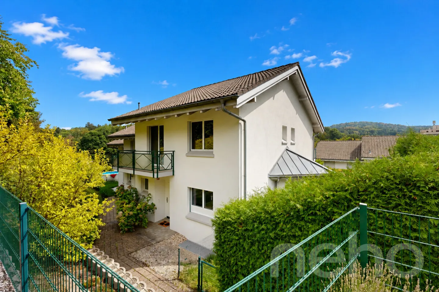 Maison d'angle rénovée à Bergdietikon - Photo 2 sur 12