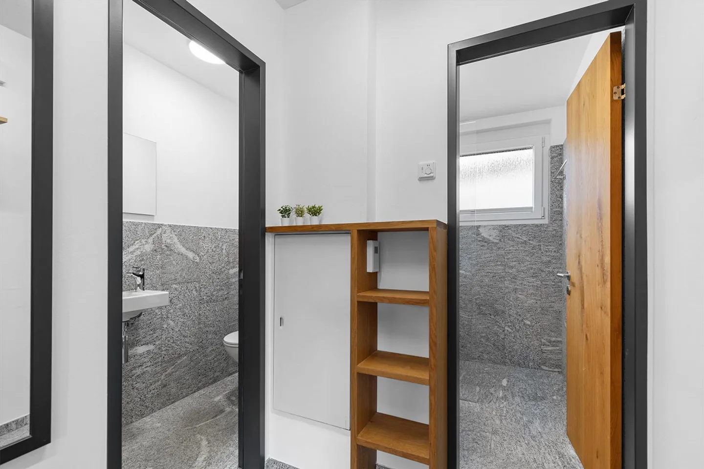 Renovated 2 ½ room apartment with charming view, underground garage - Photo 12 of 30