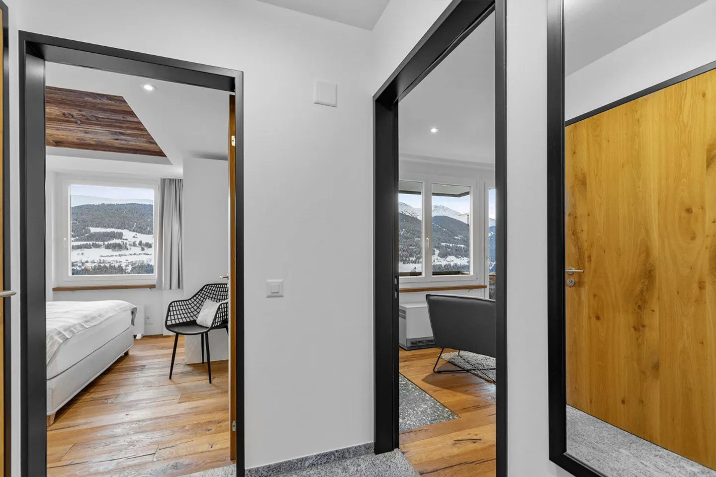 Renovated 2 ½ room apartment with charming view, underground garage - Photo 13 of 30