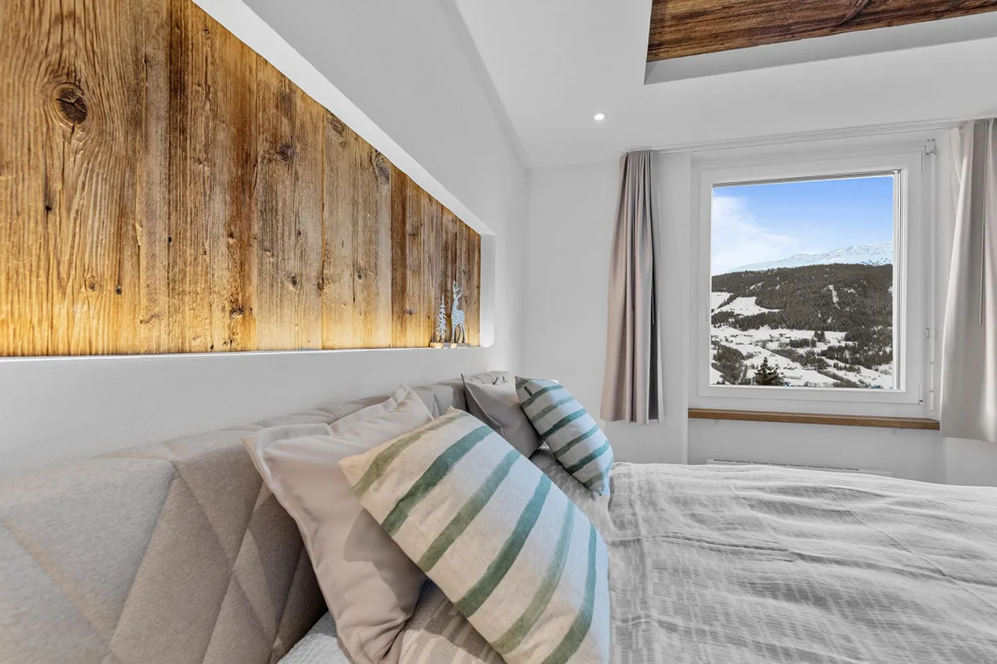 Renovated 2 ½ room apartment with charming view, underground garage - Photo 17 of 30