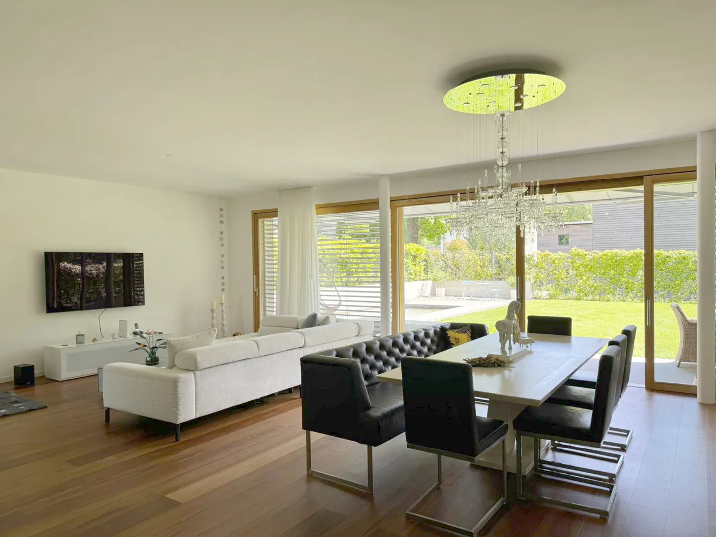 PROPRIÉTÉ EXCLUSIVE À LOUER AVEC JARDIN ET PISCINE - Photo 3 sur 4