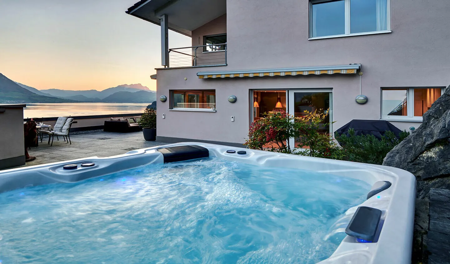 Panorama and Privacy: Terrace House of the Extra Class - Photo 8 of 9