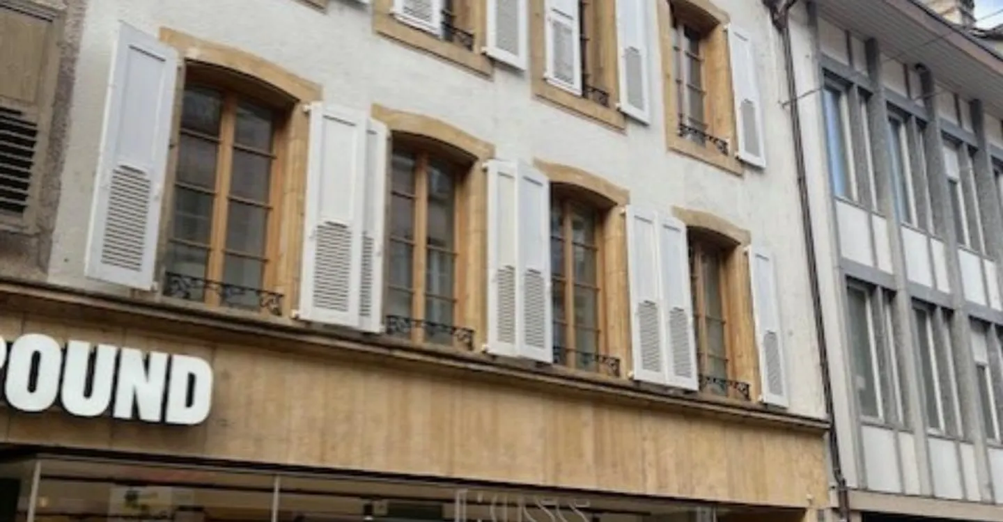 Charming Apartment Near Train Station - Photo 1 of 5