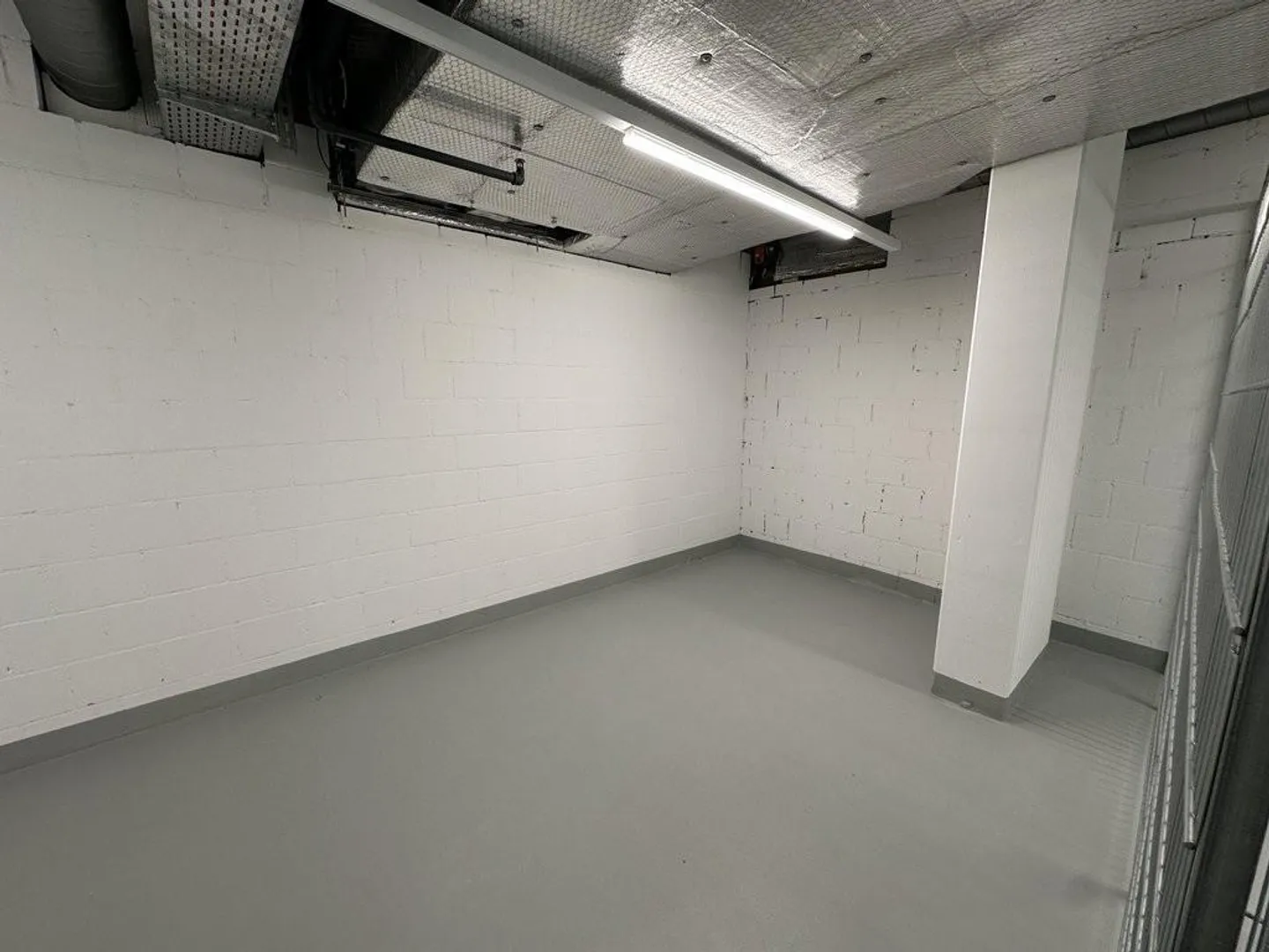 Caves, espaces de rangement et entrepôts à louer au Lakefront Center - Photo 2 sur 5