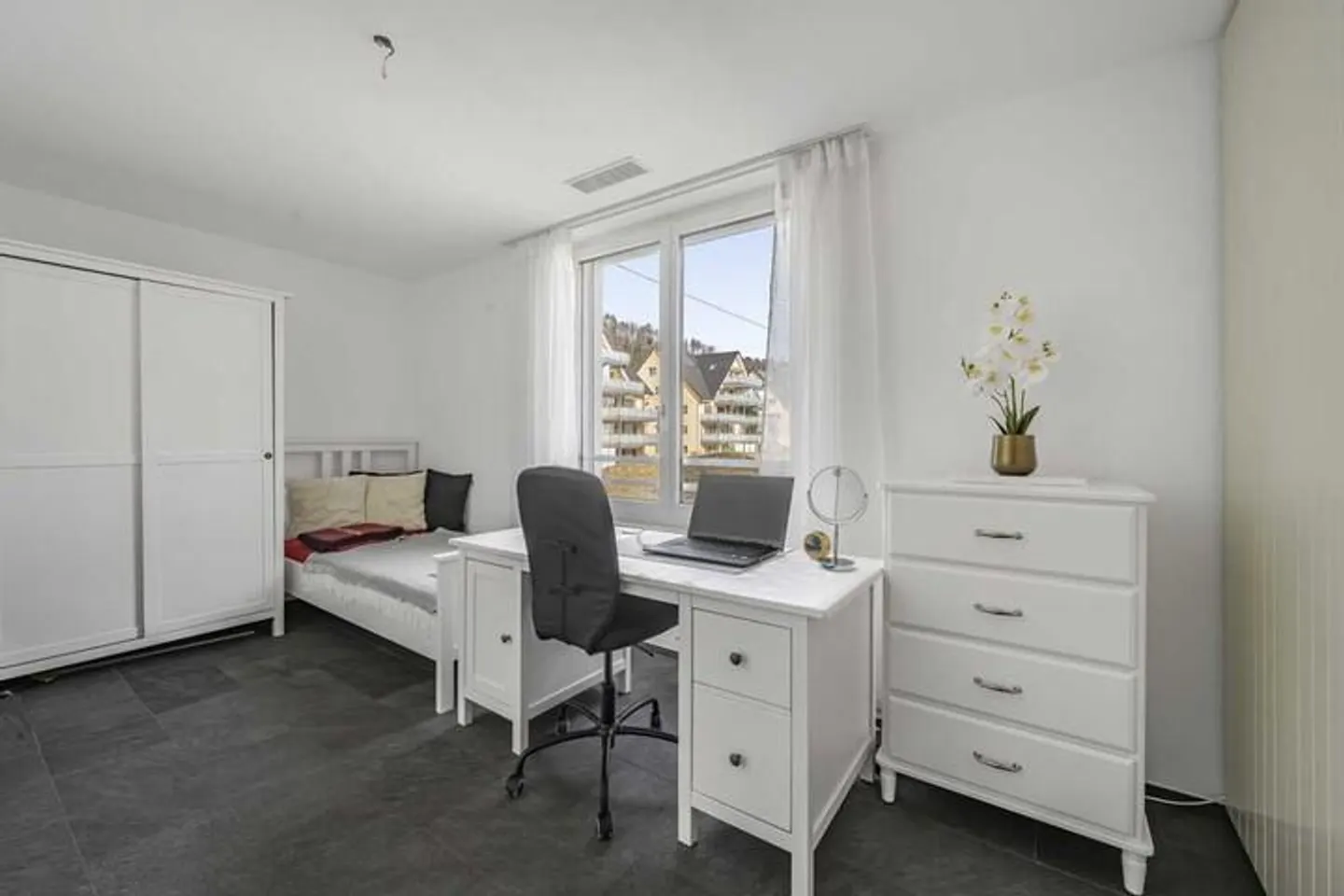MODERN MINERGIE APARTMENT IN THE HEART OF LIFE - Photo 3 of 8
