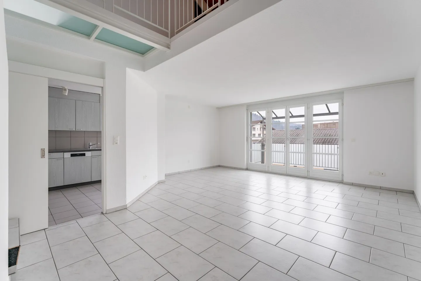 Original - spacious - affordable - Photo 2 of 12