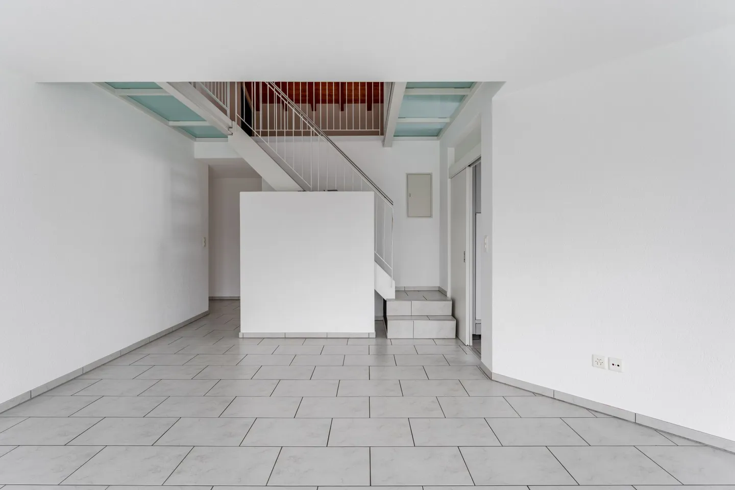 Original - spacious - affordable - Photo 3 of 12