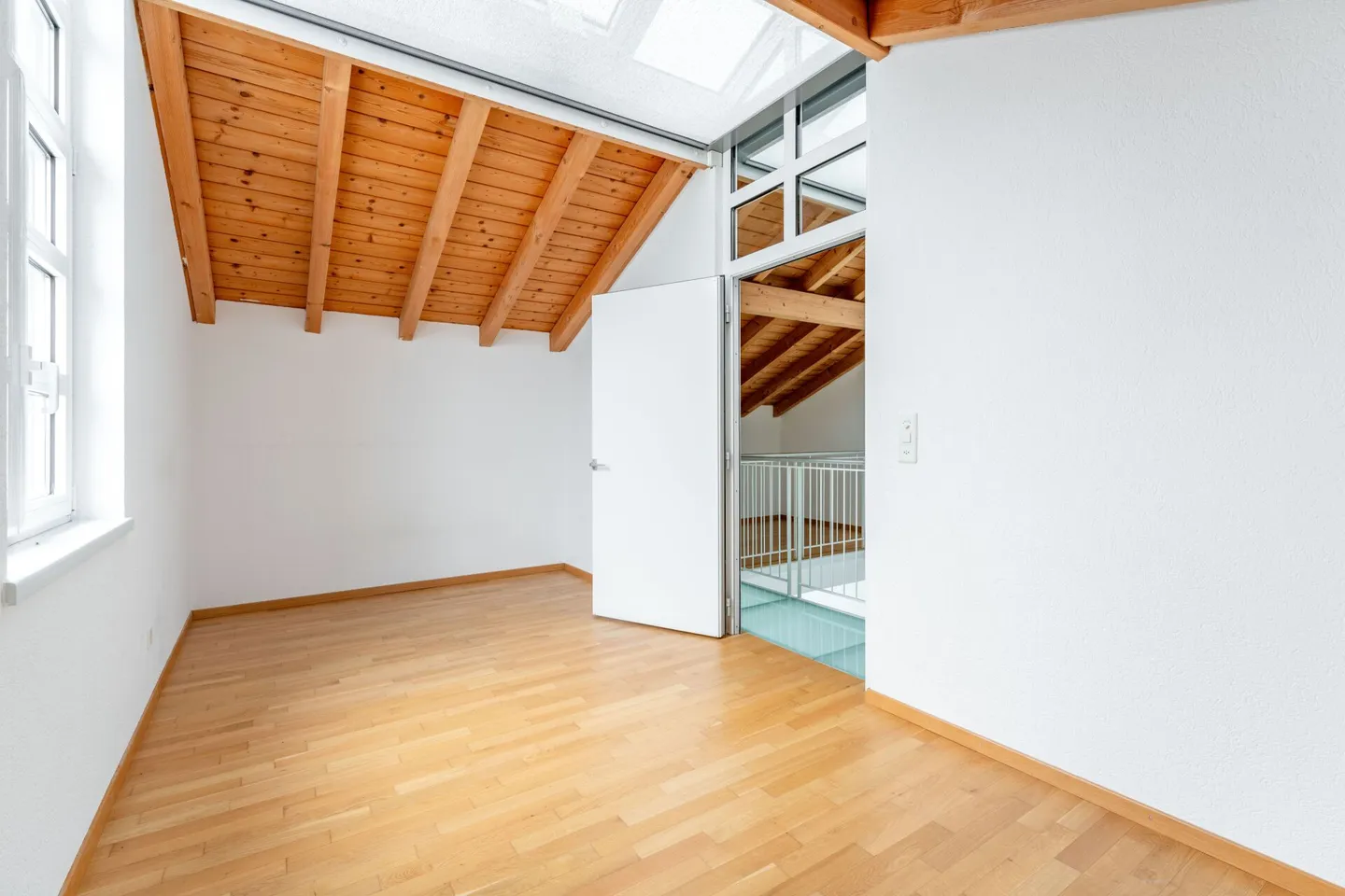 Original - spacious - affordable - Photo 11 of 12