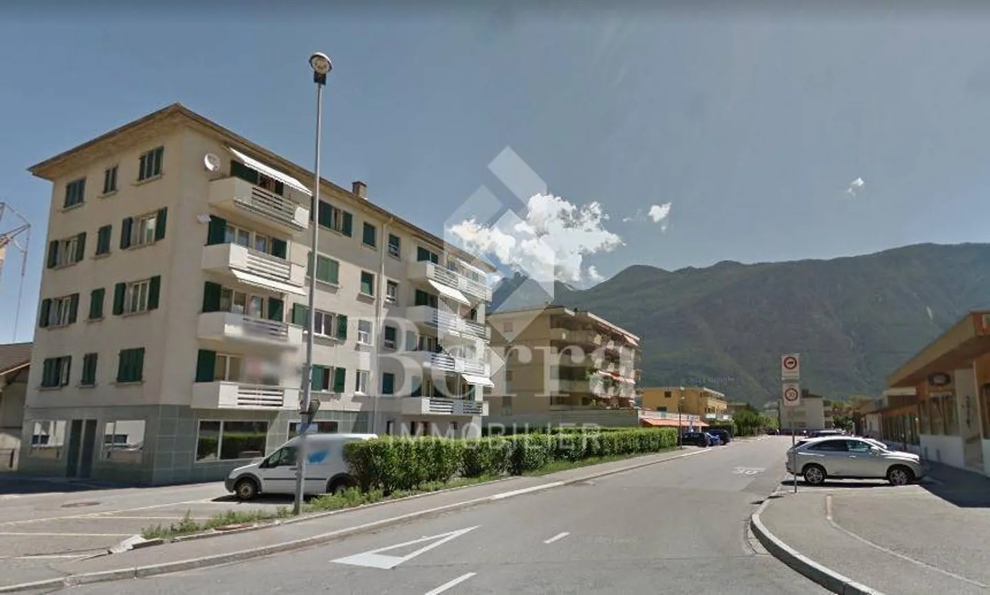 Close to the city center, excellent visibility! - Photo 1 of 1