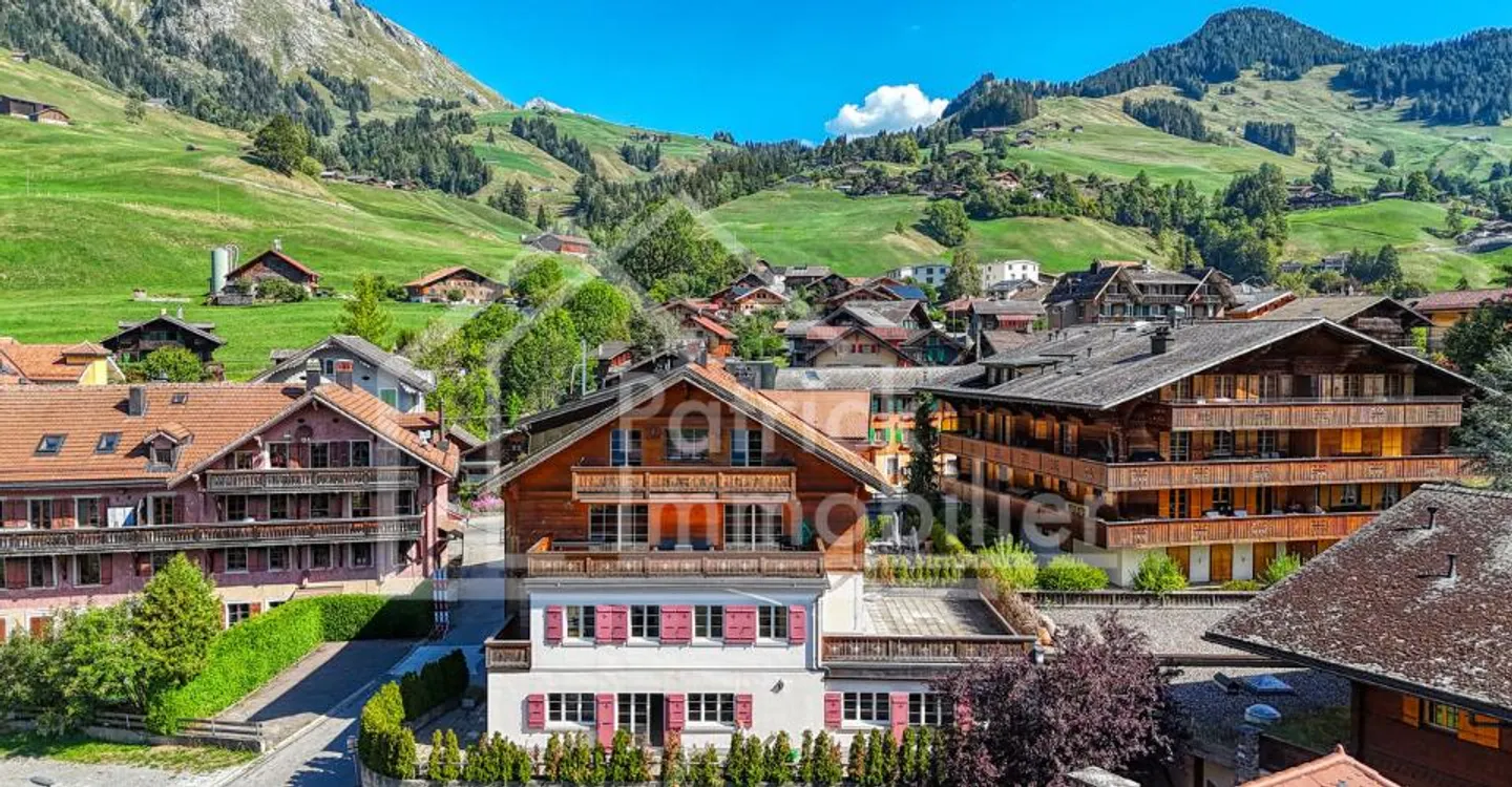 Geräumige 5,5-Zimmer-Wohnung mit 100 m² Terrasse - Foto 1 von 12