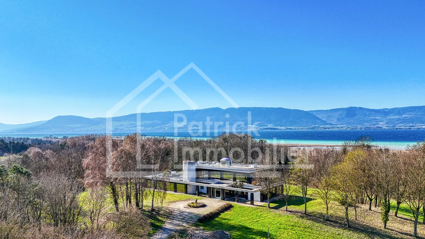 Villa de Luxe avec Vue sur le Lac - Photo 1 sur 13
