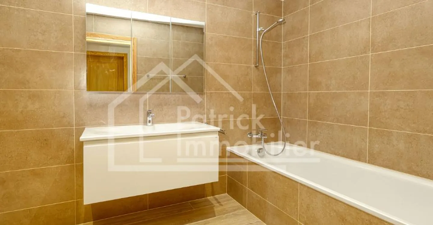 Geräumige 5,5-Zimmer-Wohnung mit 100 m² Terrasse - Foto 6 von 12