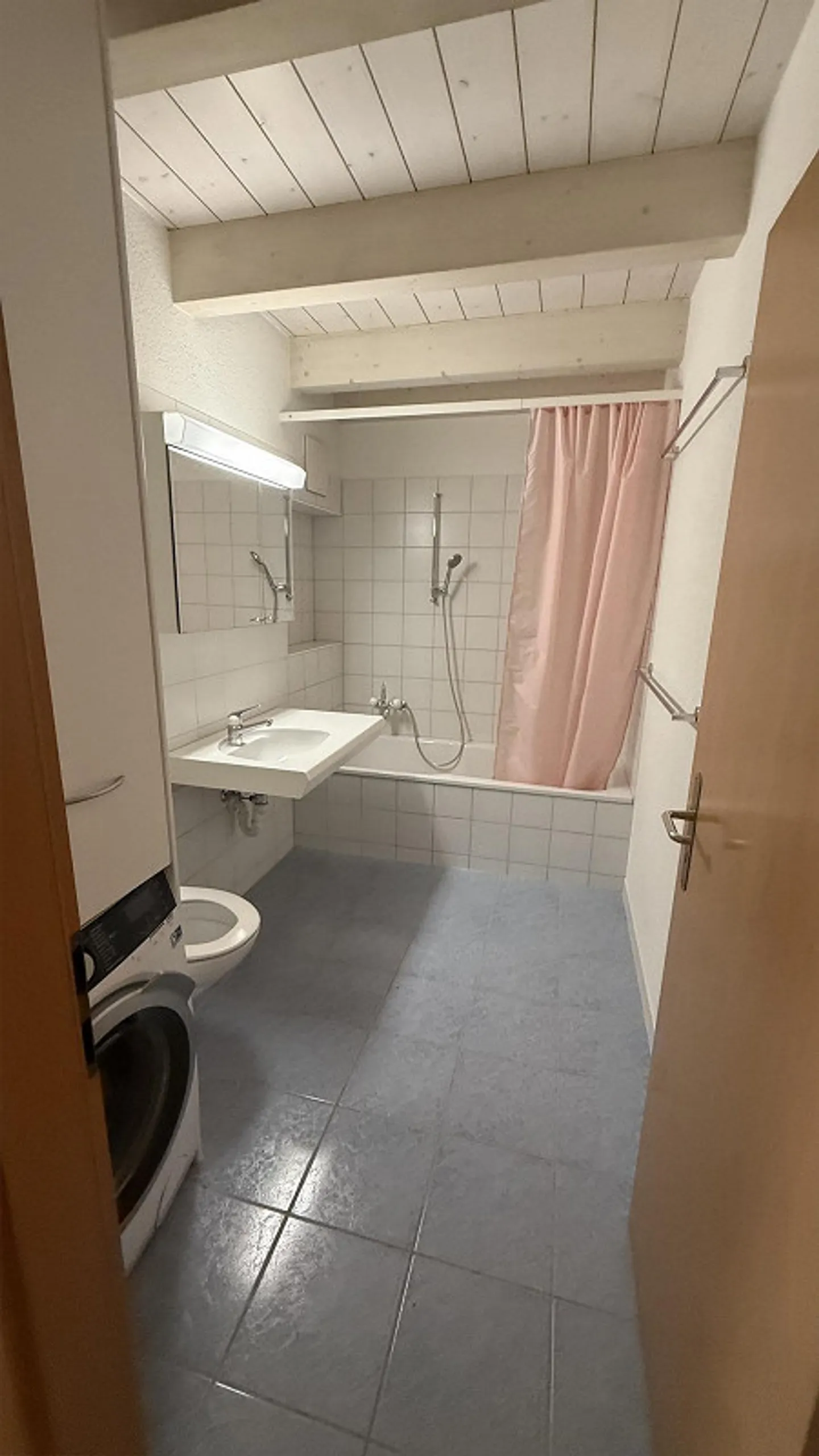 Cozy Maisonette Apartment - Photo 3 of 10