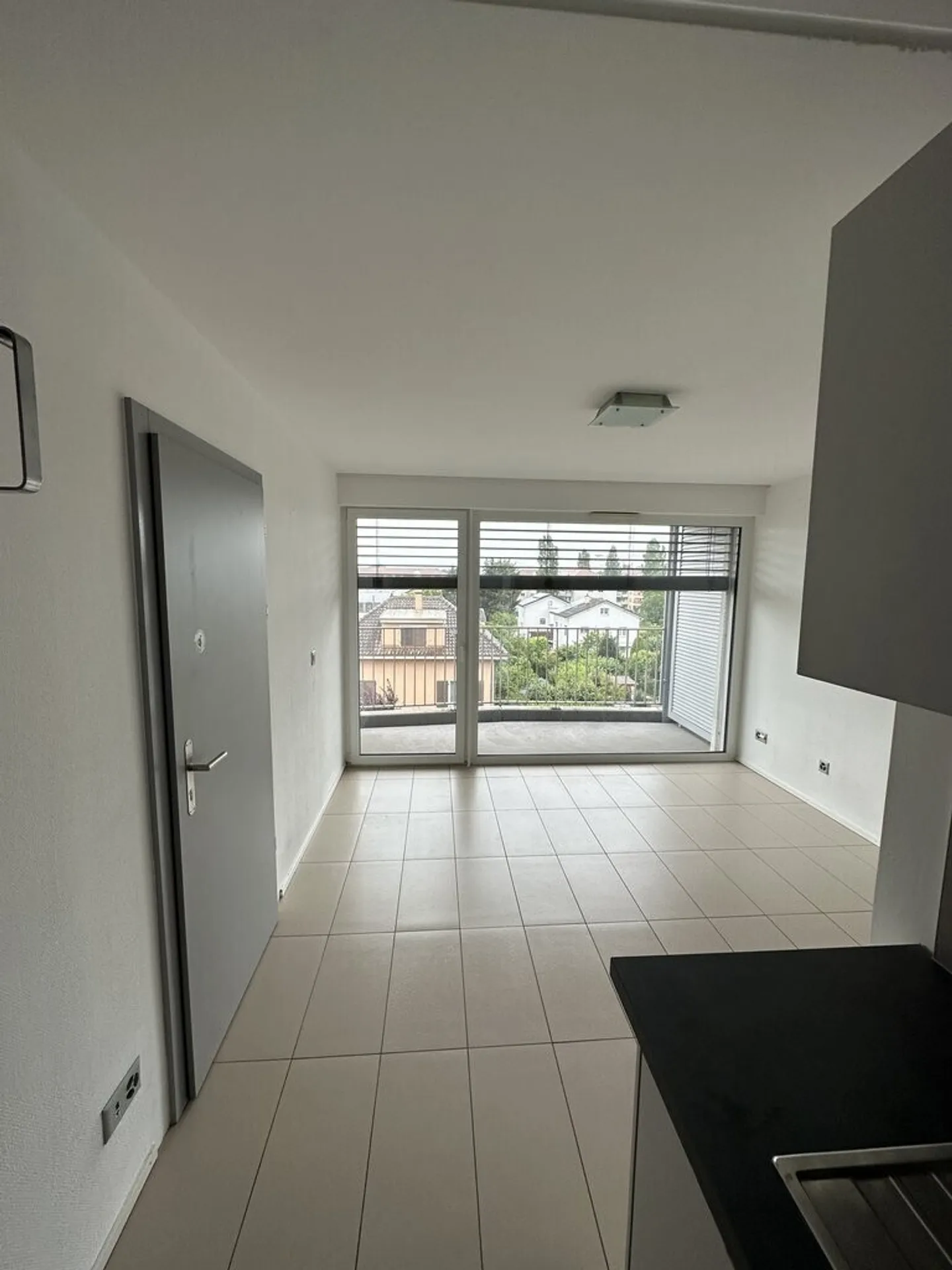 Pretty studio with balcony and fitted kitchen - Photo 1 of 4