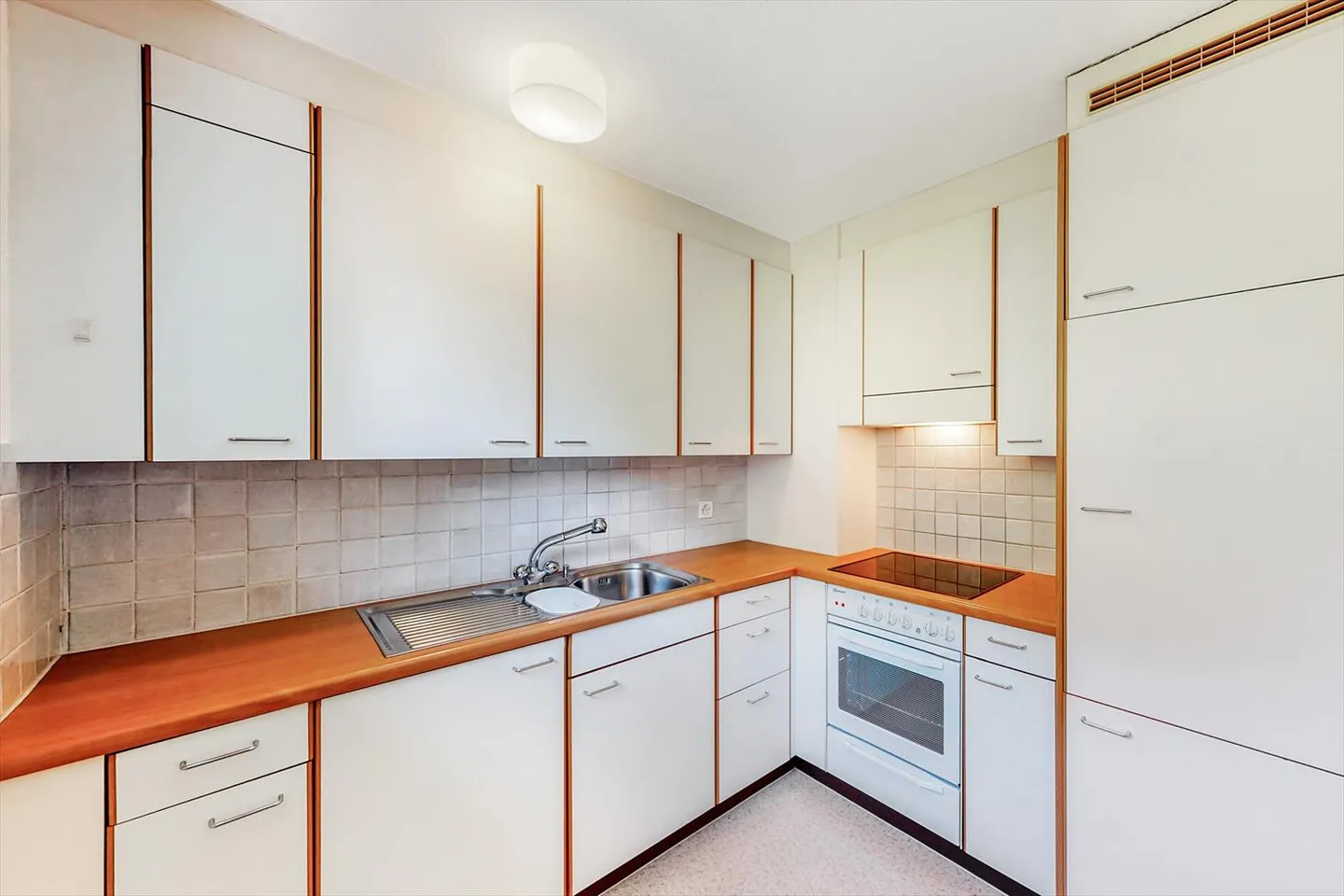 Beautiful view of the city of Aarau - Photo 8 of 10