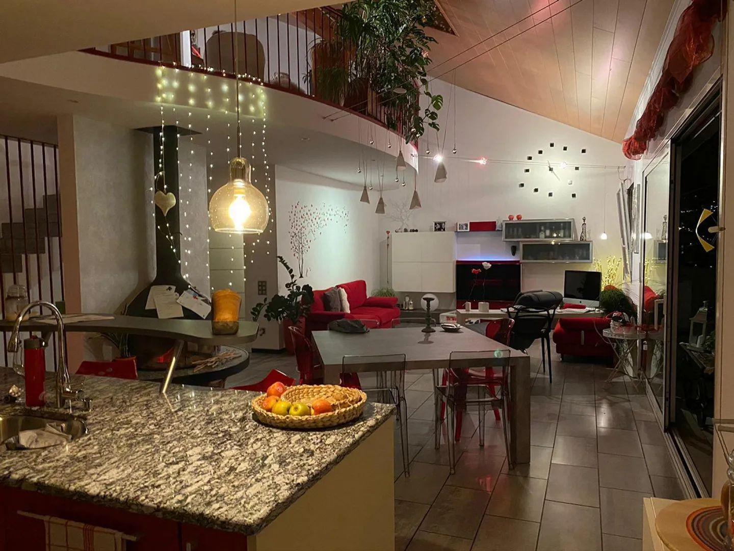 Casa incantevole con 6,5 stanze e vista aperta a Bellinzona - Foto 4 di 10