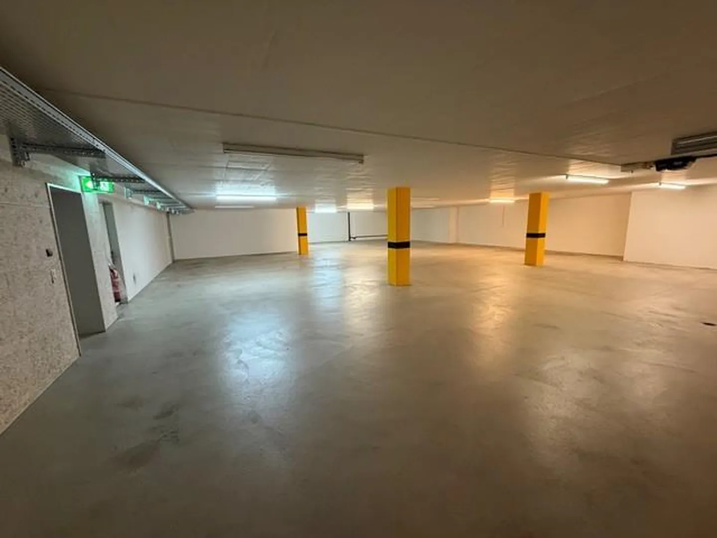 Ampio magazzino in affitto - Foto 1 di 3
