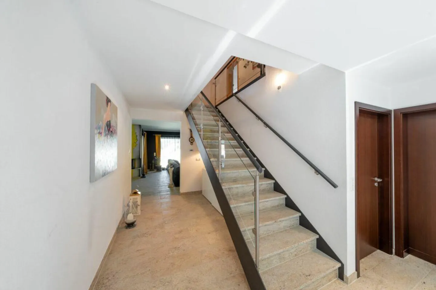 Modern single-family house with Minergie-P standard, PV system and generous garden - Photo 15 of 23