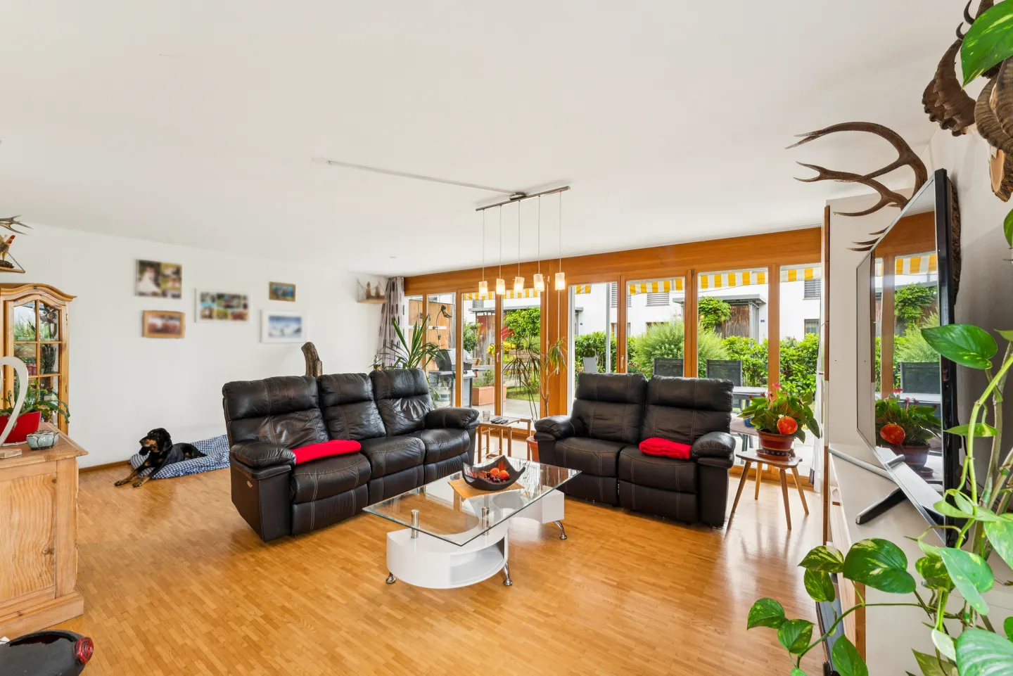 Meravigliosa casa familiare con vita di villaggio vivace! - Foto 1 di 7