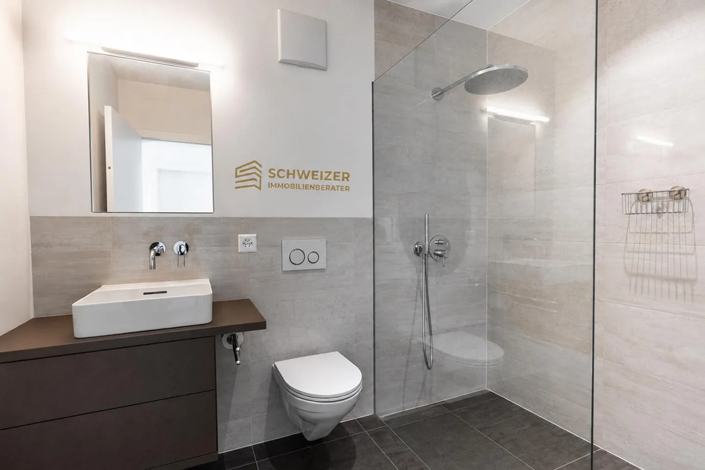 Between Tranquility and Center – Living with Style and View - Photo 5 of 6