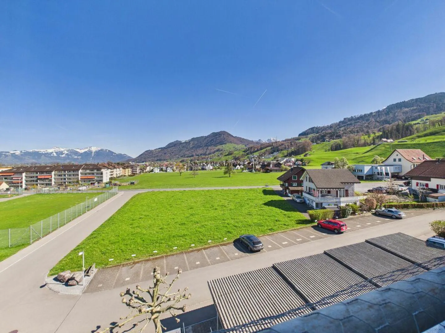 Appartamento attico luminoso con una vista splendida sulle montagne e sul lago - Foto 19 di 22