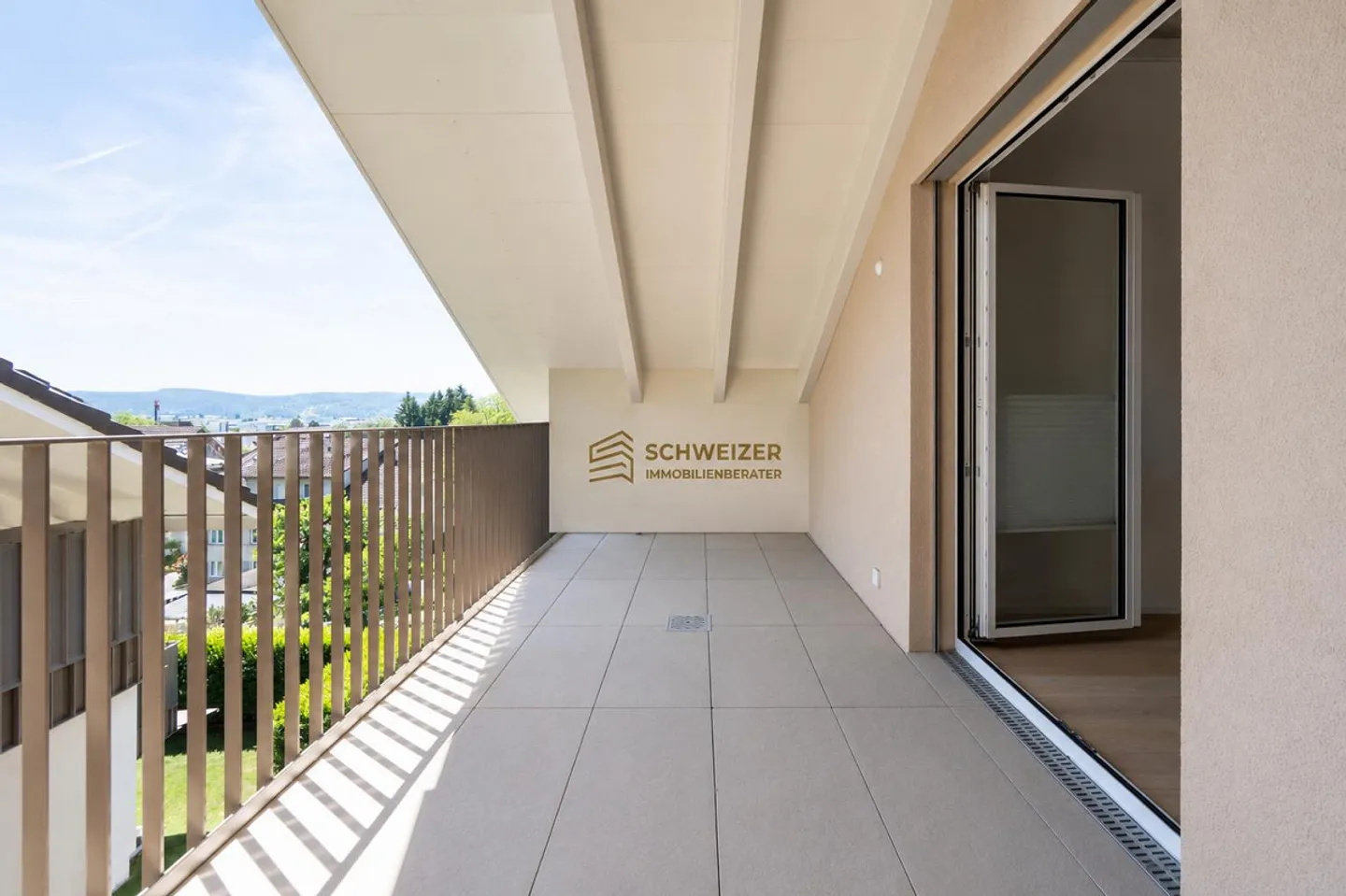 Between Tranquility and Center – Living with Style and View - Photo 6 of 6