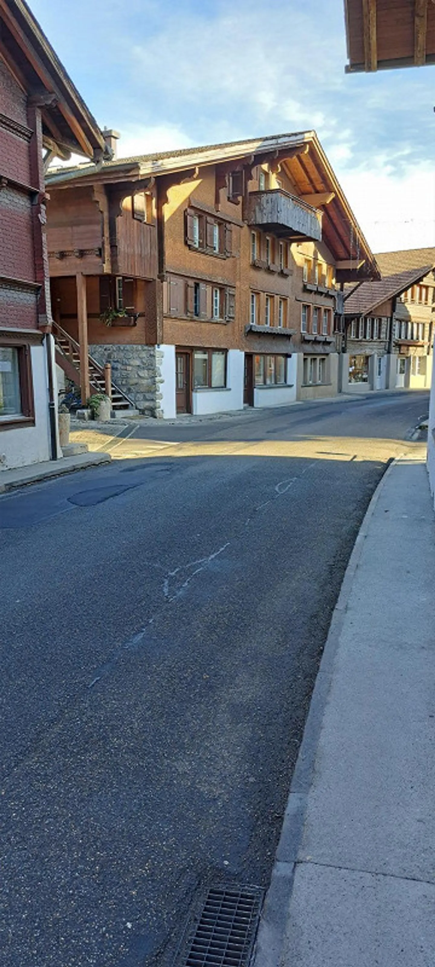 Espace commercial / Bureau / Studio / Cabinet - Photo 2 sur 4