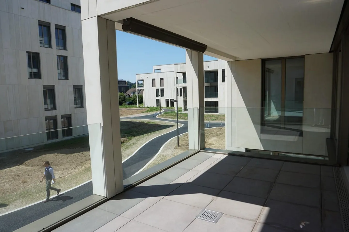 Soleggiato e molto moderno con un grande balcone e una cucina esclusiva! - Foto 13 di 13