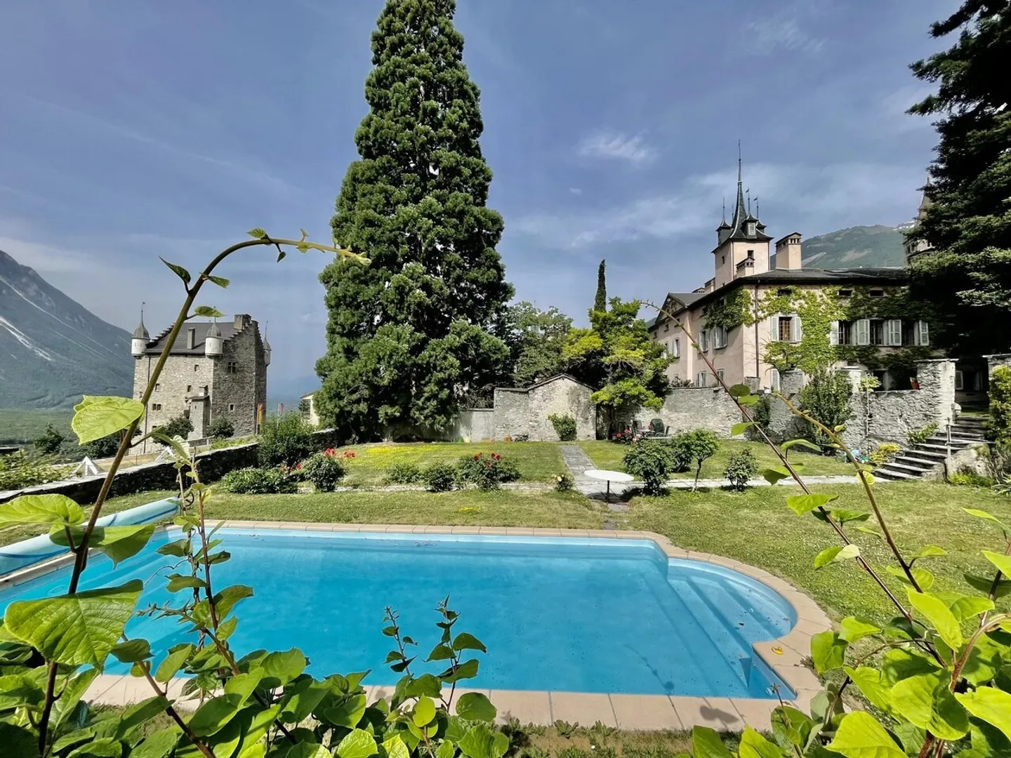 Château historique en Valais - Photo 1 sur 7