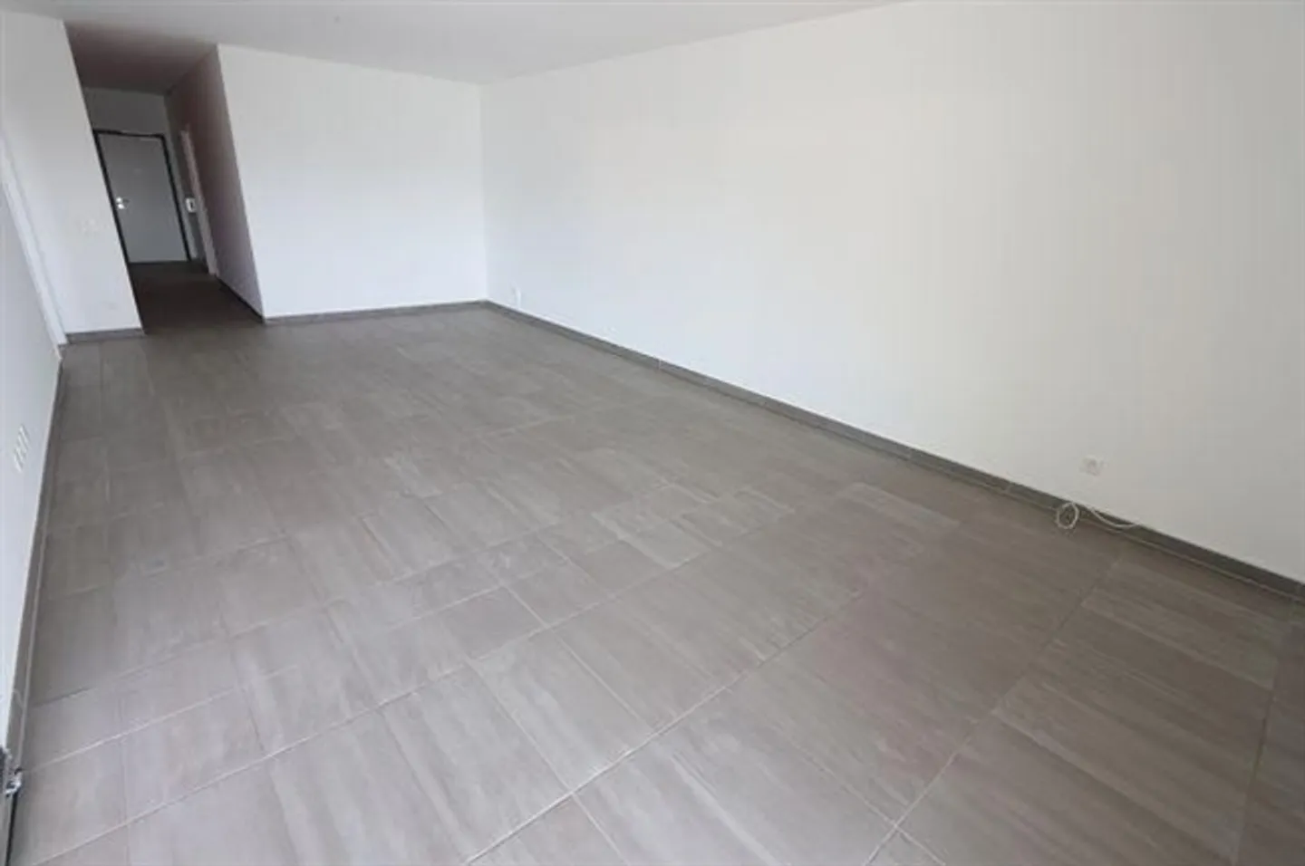 Appartement de 4 1/2 pièces au 4ème étage dans un emplacement calme et ensoleillé avec belle vue - Photo 4 sur 20