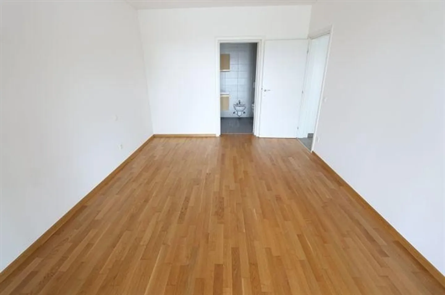 Appartement de 4 1/2 pièces au 4ème étage dans un emplacement calme et ensoleillé avec belle vue - Photo 7 sur 20