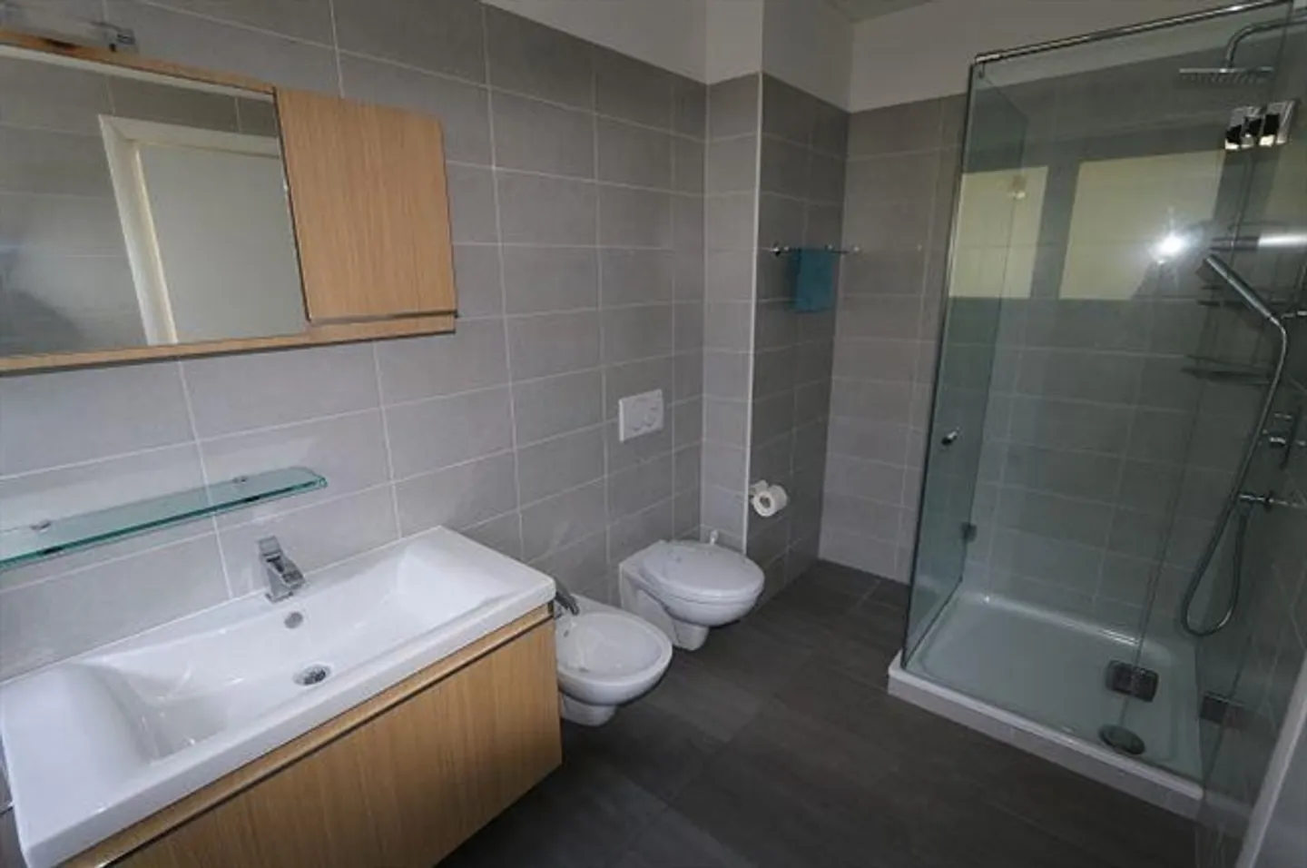 Appartement de 4 1/2 pièces au 4ème étage dans un emplacement calme et ensoleillé avec belle vue - Photo 9 sur 20