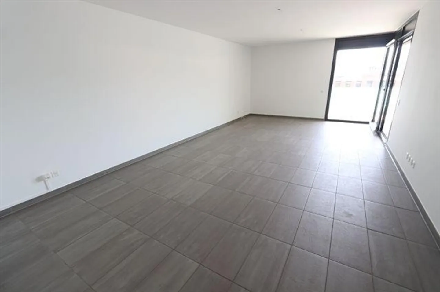 Appartement de 4 1/2 pièces au 4ème étage dans un emplacement calme et ensoleillé avec belle vue - Photo 3 sur 20