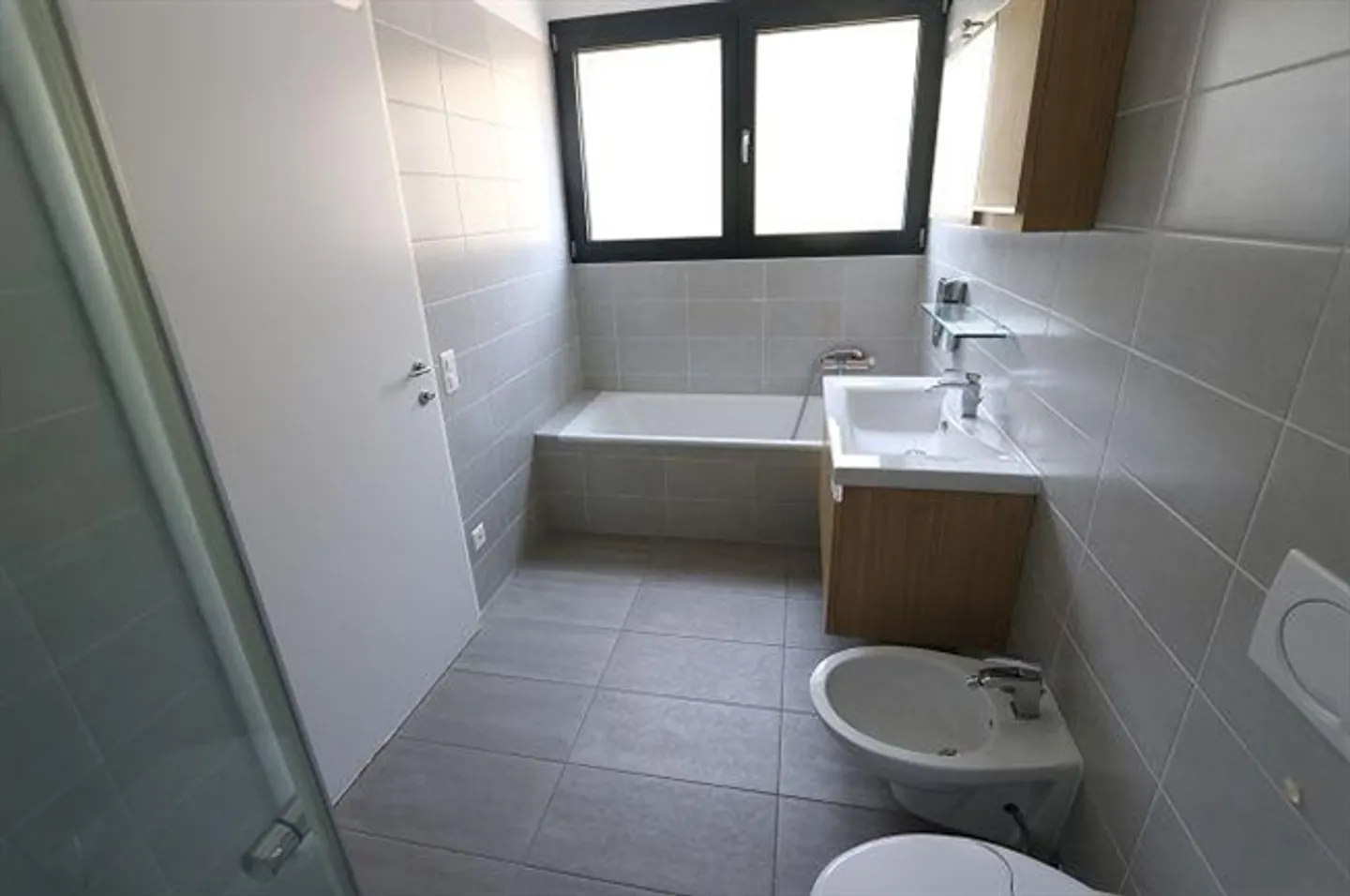 Appartement de 4 1/2 pièces au 4ème étage dans un emplacement calme et ensoleillé avec belle vue - Photo 10 sur 20