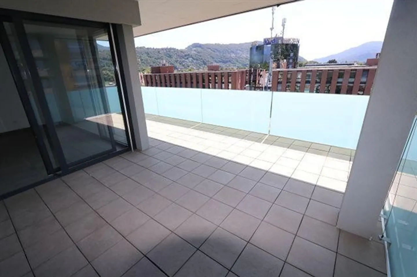 Appartement de 4 1/2 pièces au 4ème étage dans un emplacement calme et ensoleillé avec belle vue - Photo 12 sur 20