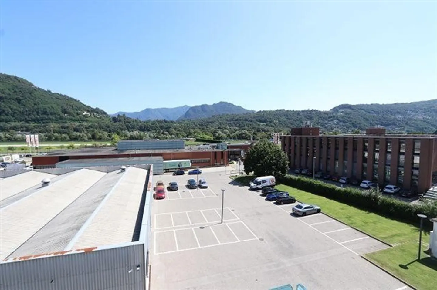 Appartement de 4 1/2 pièces au 4ème étage dans un emplacement calme et ensoleillé avec belle vue - Photo 16 sur 20