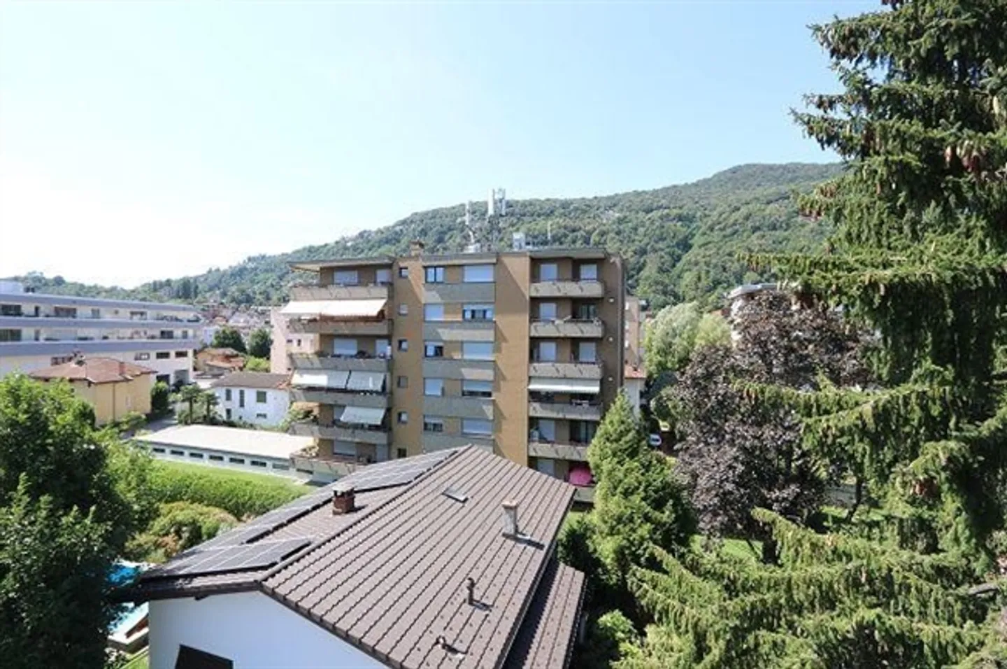 Appartement de 4 1/2 pièces au 4ème étage dans un emplacement calme et ensoleillé avec belle vue - Photo 18 sur 20