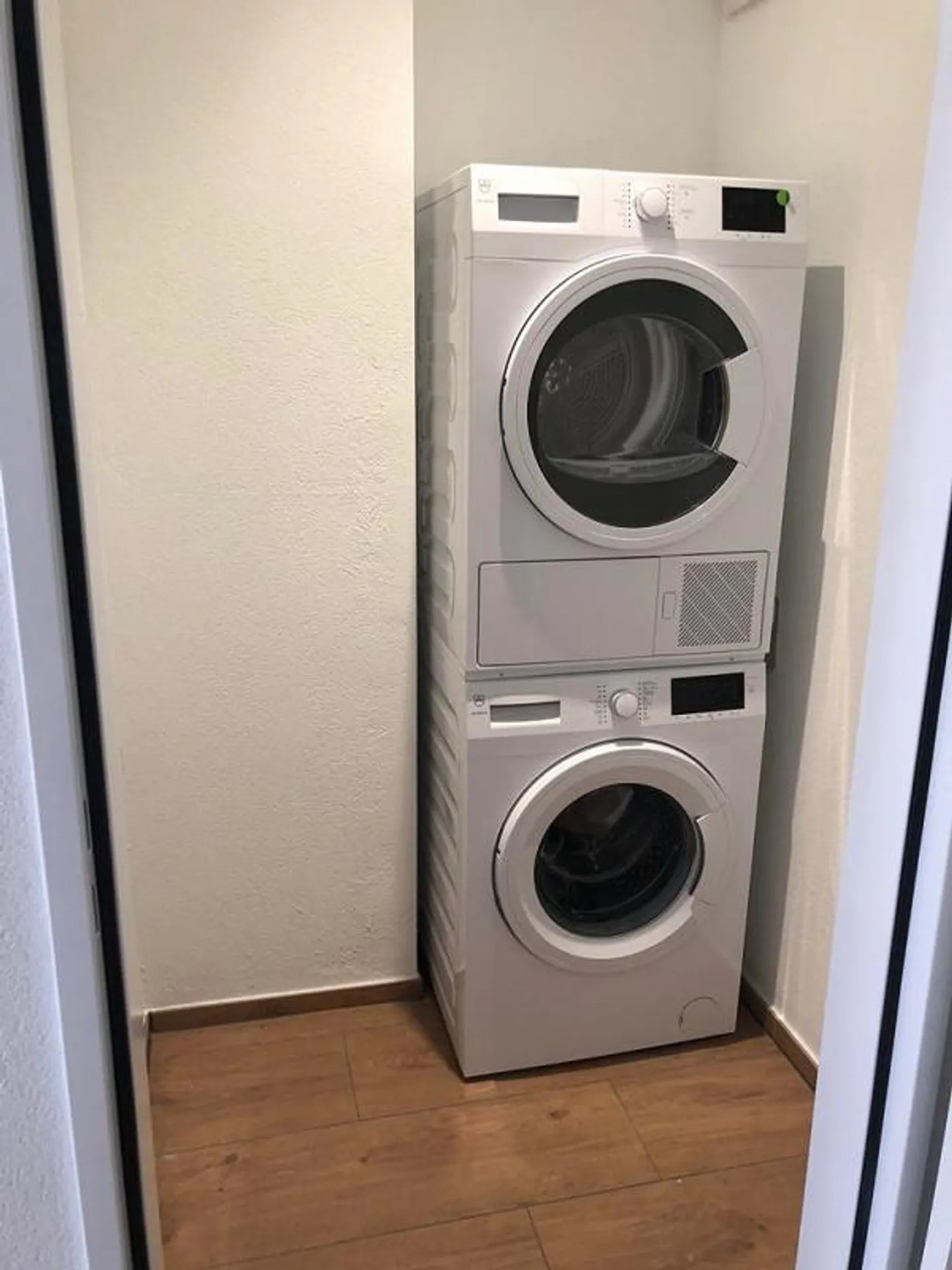 Cercasi nuovo inquilino per un moderno appartamento di 3,5 stanze (1° piano) a Cazis - Foto 7 di 8