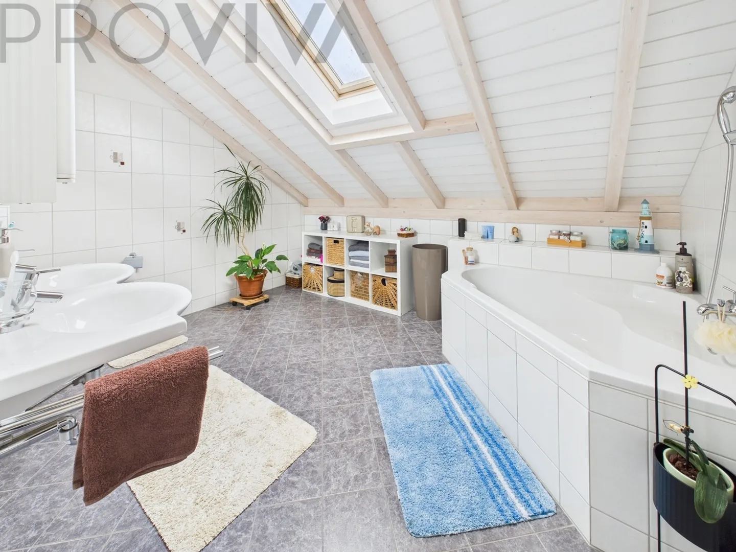 With charm and large balcony - Photo 5 of 7