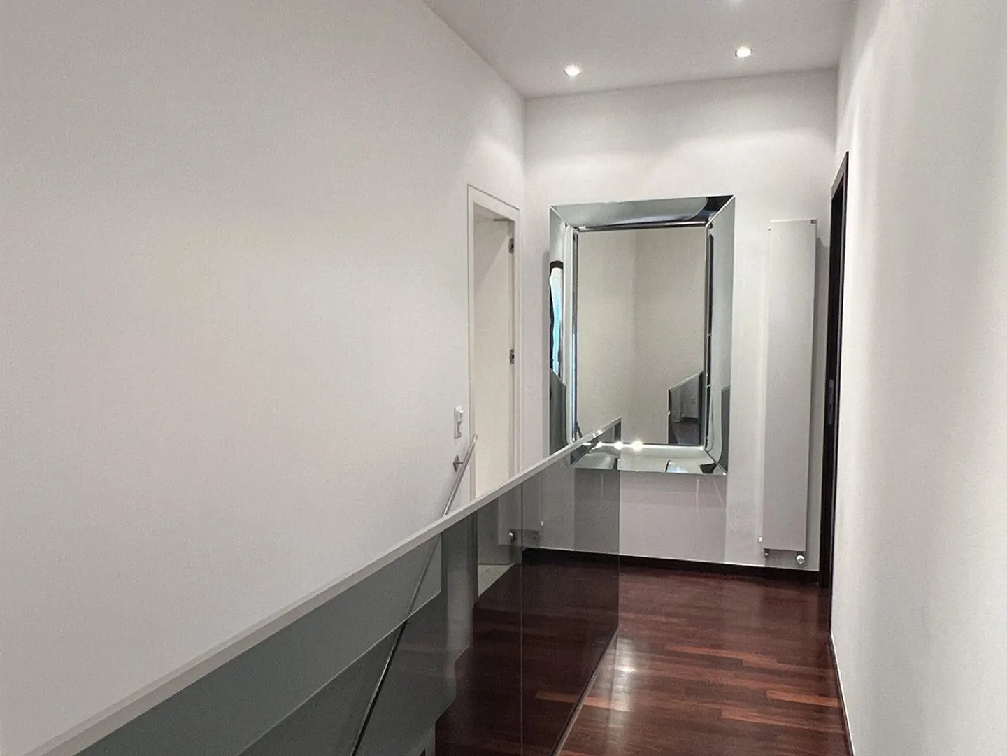 Spazio, design e comfort: duplex di oltre 160 m² a Chiasso - Foto 10 di 11