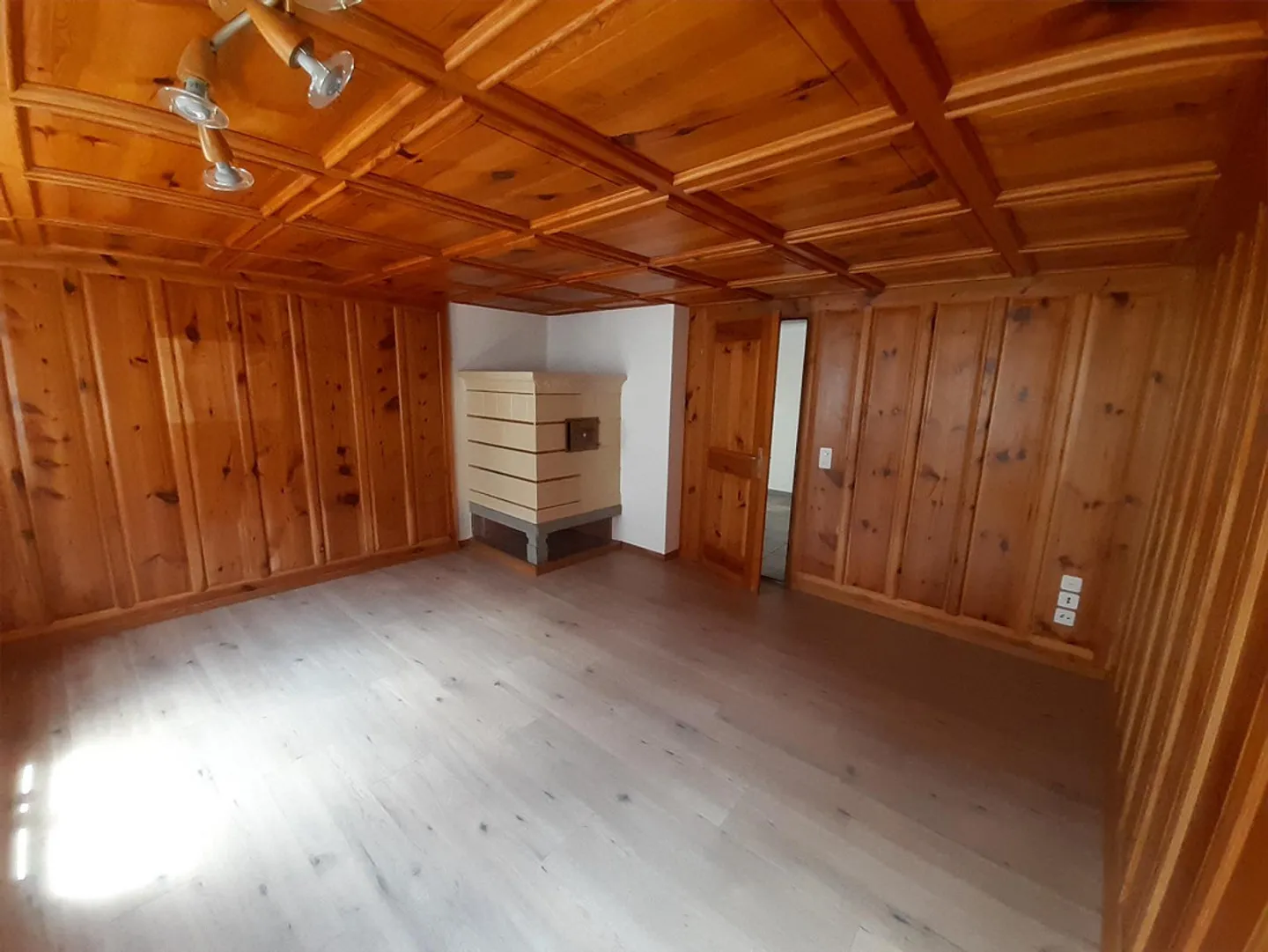 Appartamento di 3,5 stanze in un vecchio edificio con fascino - Foto 4 di 5