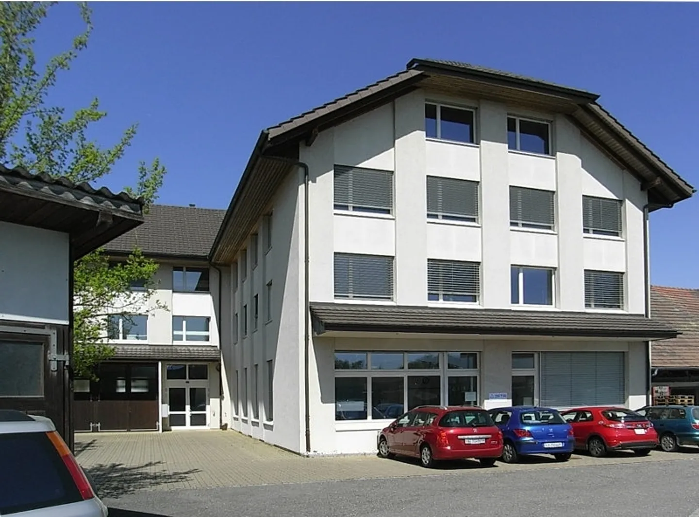 Conveniente: 330 m2 Ufficio-Commercio-Pratica-Vendita-Spazi Espositivi - Foto 1 di 17