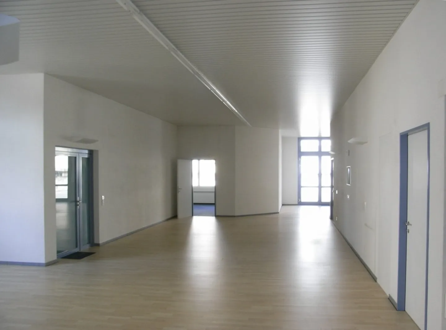 Conveniente: 330 m2 Ufficio-Commercio-Pratica-Vendita-Spazi Espositivi - Foto 16 di 17
